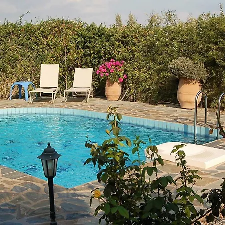 Enticing In With Private Pool *